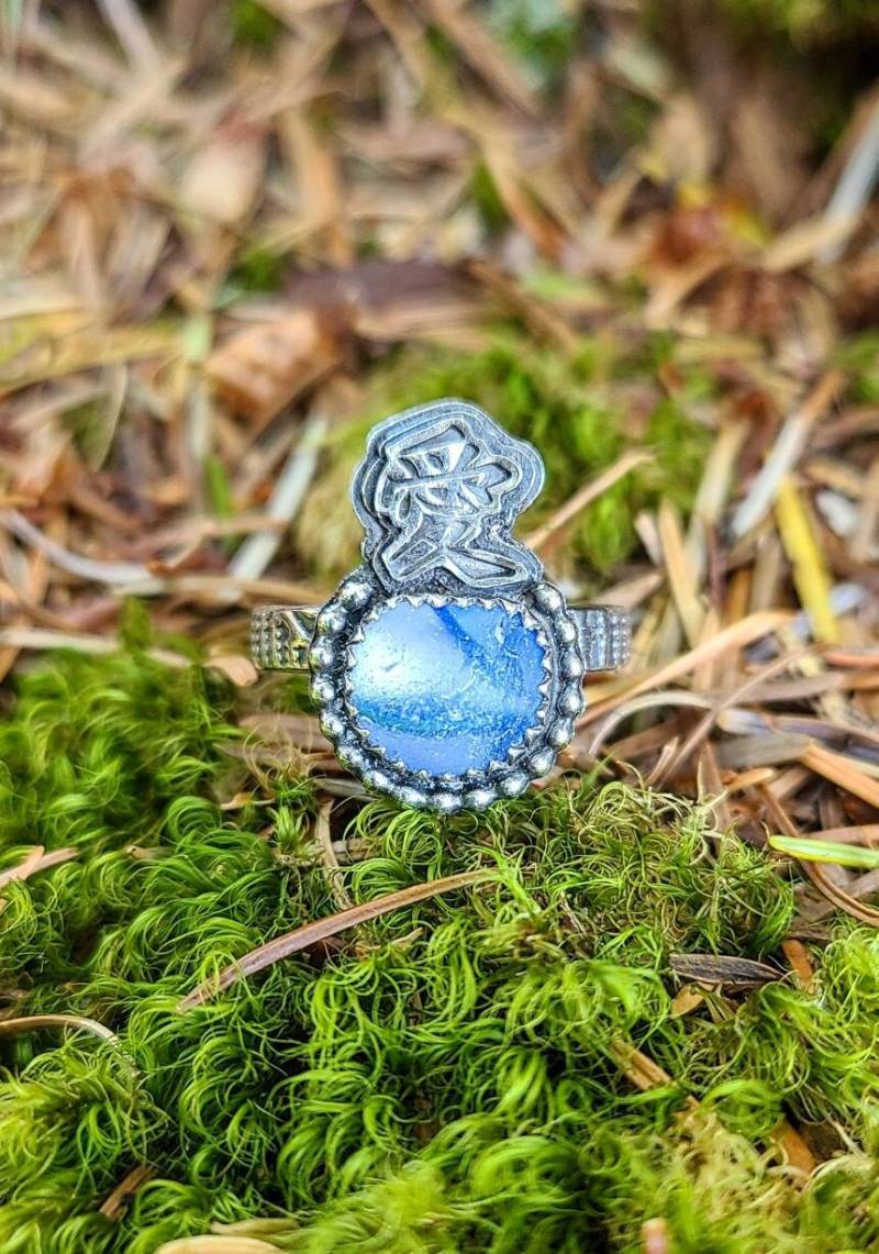 Türkisblau Blau Swirl Seeglas Marmor Benutzerdefinierte Sterling Silber Liebe Symbol Gemusterte Band Ring Größe 8 Von Seahag101 von Seahag101