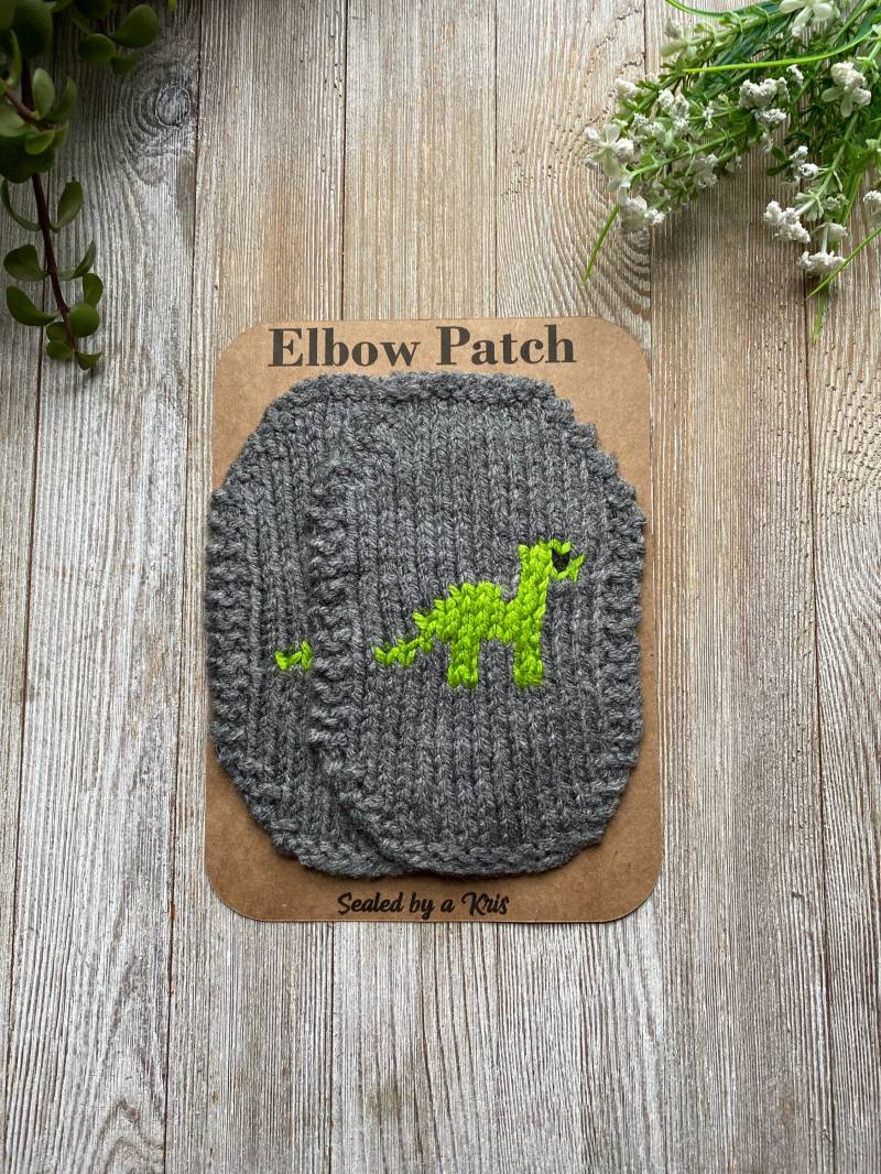 Handgemachte Gestrickte Dino Ellenbogen Patches Grau Mit Grünen Dinosaurier | 2Er Set von SealedbyaKris