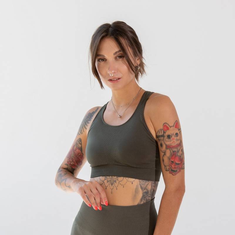 Dunkelgrünes, Nahtloses Sportoberteil Heben Sie Ihren Aktiven Stil Mit Komfort Und Eleganz von SeamlessEase