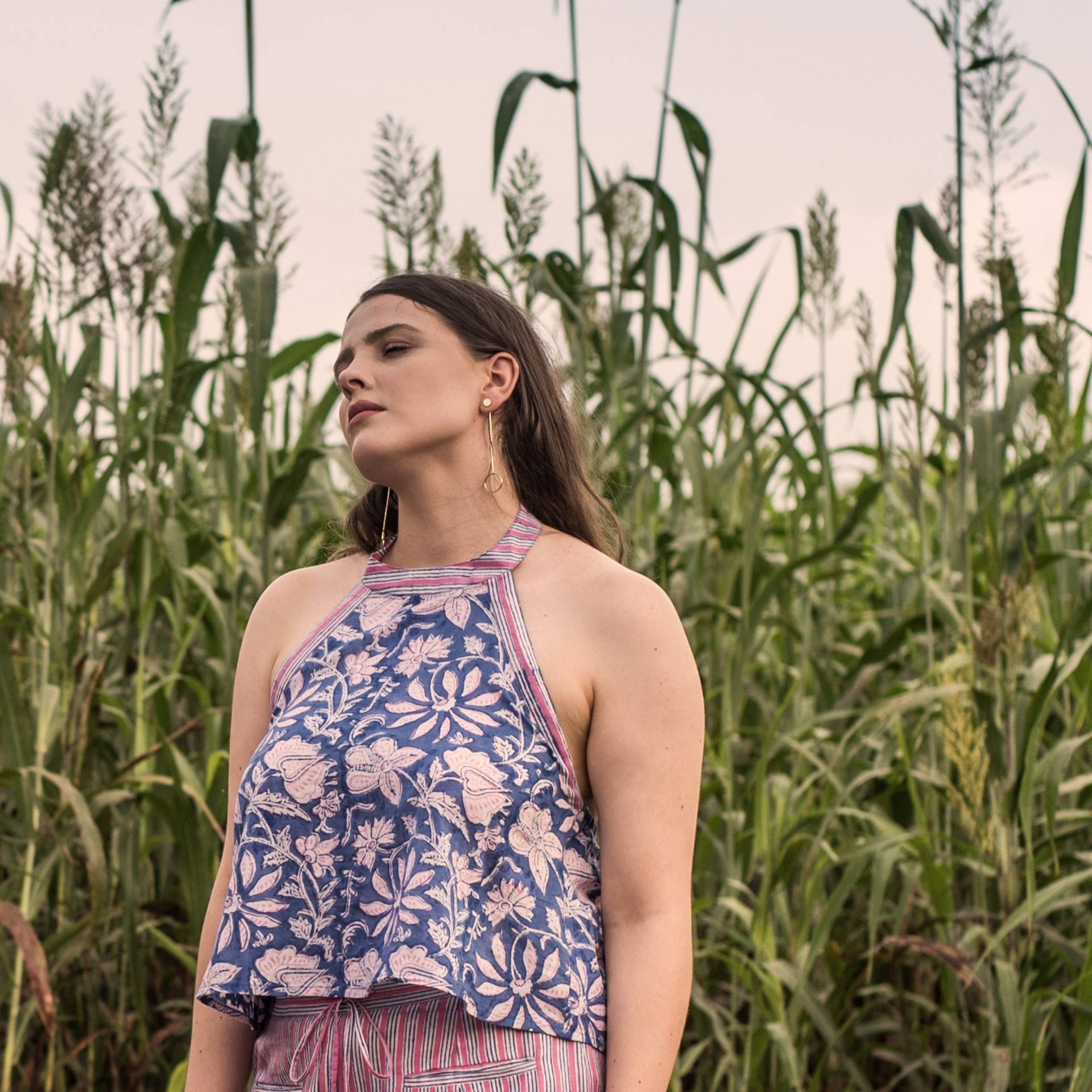 Blaues Kurzes Top Aus 100% Baumwolle Mit Block-Print, A-Linie-Neckholder-Top, Entspanntes Top, Rückenfreies Anpassbares Übergröße, Petite, Tall Etsw Blaues Kurzes Top Aus 100% Baumwolle Mit Block-Print, A-Linie-Neckholder-Top, Entspanntes Top, Rückenfreies Anpassbares Übergröße, Petite, Tall Etsw von SeamsFriendlyIndia