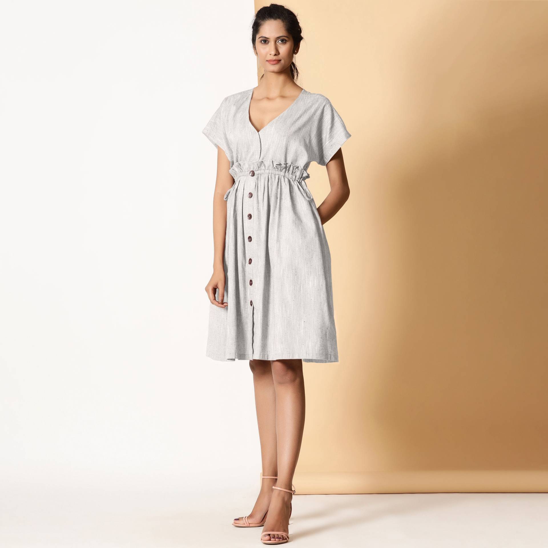 Boho 100% Baumwolle Grau Rüschen Kleid, V-Ausschnitt Knielangen Kleid Mit Taschen, Anpassbare Plus Size, Petite, Tall Etsw Boho 100% Baumwolle Grau Rüschen Kleid, V-Ausschnitt Knielangen Kleid Mit Taschen, Anpassbare Plus Size, Petite, Tall Etsw von SeamsFriendlyIndia