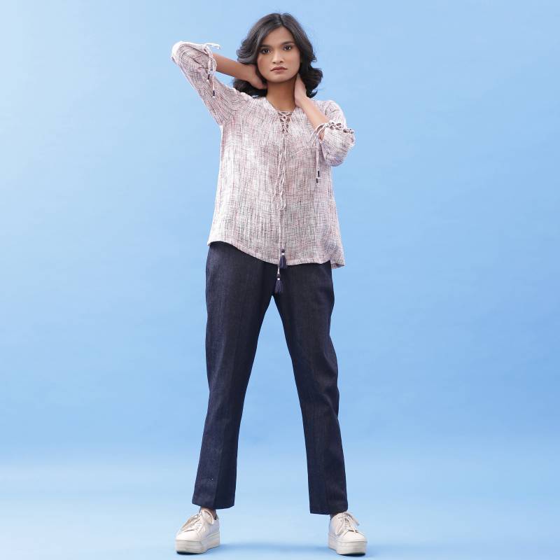 Boho Tie-Up Top Und Indigo Tapered Jeans Set, Formelles Co-Order Relaxed Fit Baumwoll-Denim-Jeans, Anpassbares Set von SeamsFriendlyIndia