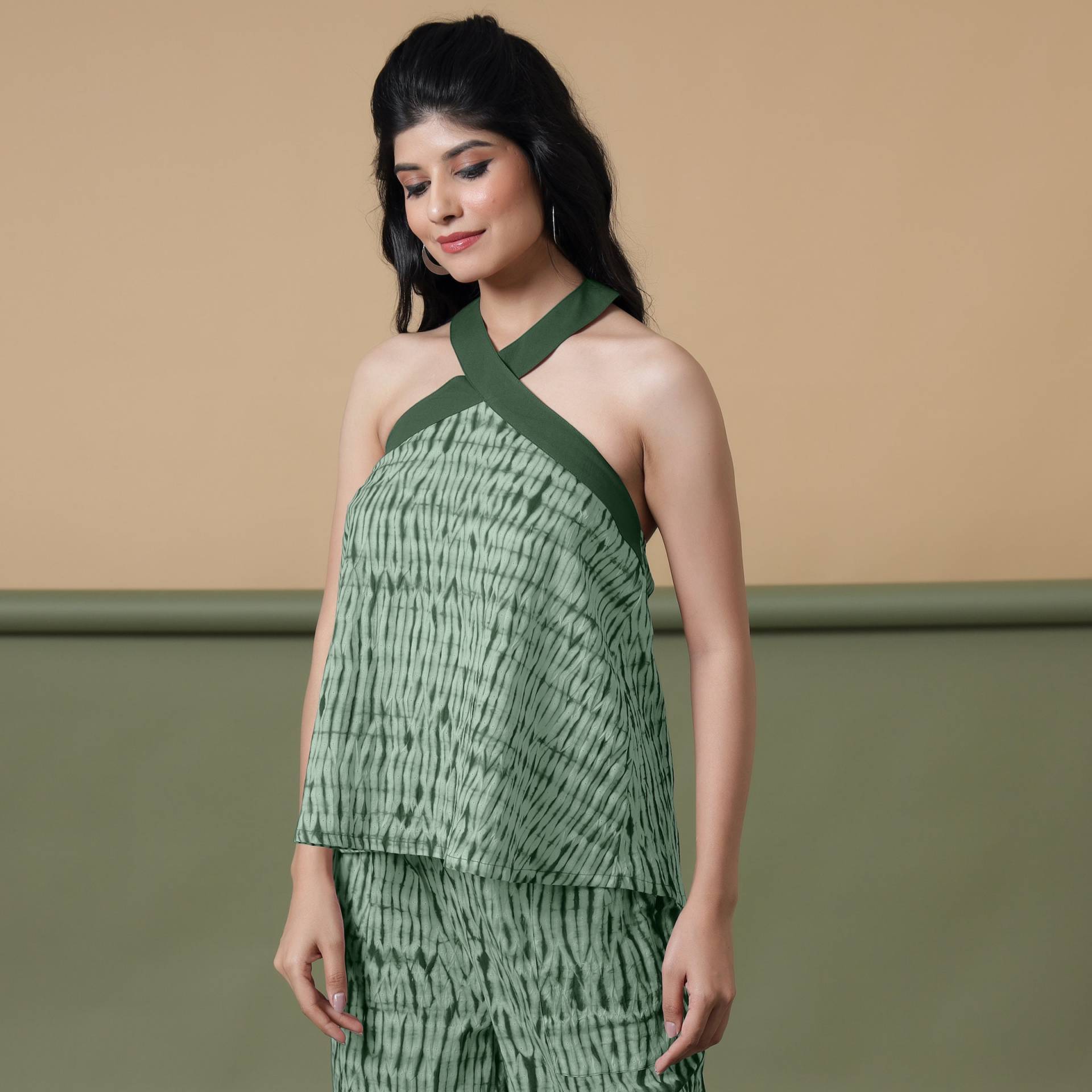 Waldgrün Neckholder Flared Top, 100% Baumwolle Shibori Tie-Dye Relaxed Fit Rückenfreies Plus Size, Petite, Tall Etsw Waldgrün Neckholder Flared Top, 100% Baumwolle Shibori Tie-Dye Relaxed Fit Rückenfreies Plus Size, Petite, Tall Etsw von SeamsFriendlyIndia