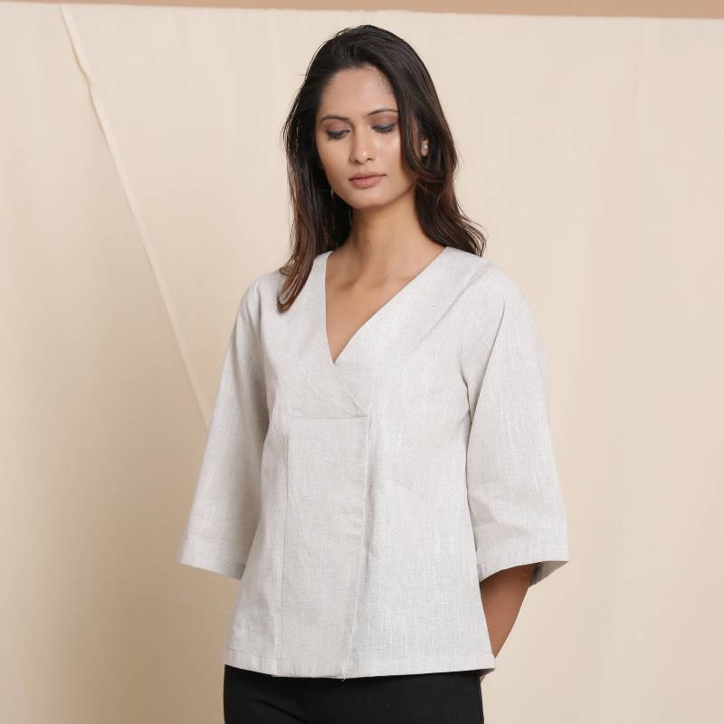 Wolkig Grau 100% Baumwolle V-Ausschnitt Top, Garn Gefärbt Ellbogen Ärmel Anpassbare Entspannte Plus Size, Zierlich, Tall Cw Etsw von SeamsFriendlyIndia