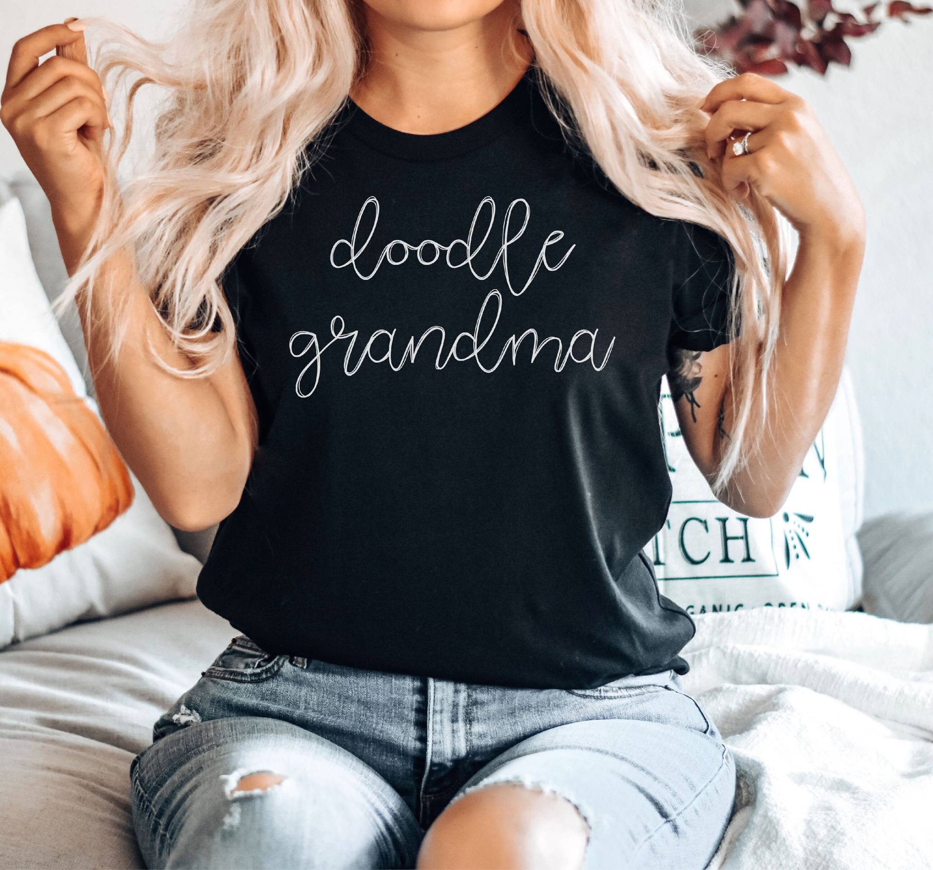 Doodle Oma, Goldendoodle Labradoodle Hundeoma, Hundemutter, Doodle, Premium-Geschenk Für Ihn Ihr Unisex-Erwachsenmens-Shirt Doodle Oma, Goldendoodle Labradoodle Hundeoma, Hundemutter, Doodle, Premium-Geschenk Für Ihn Ihr Unisex-Erwachsenmens-Shirt von SeamsToBeShirts