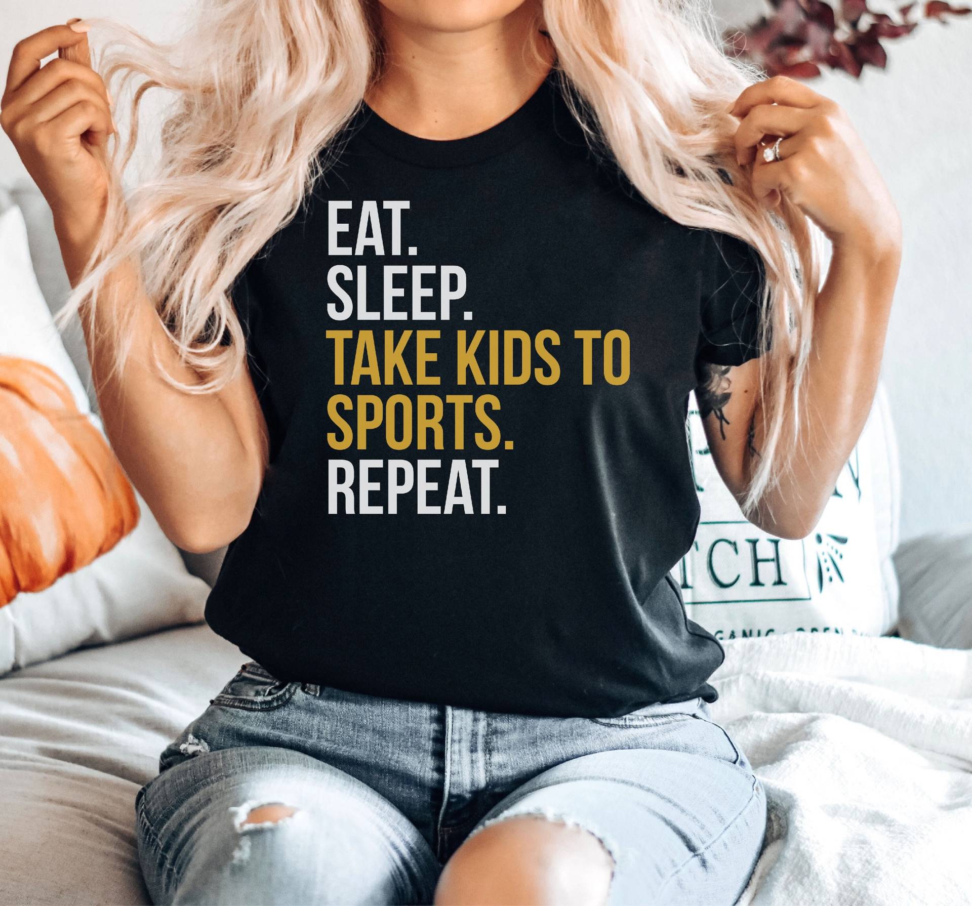 Eat Sleep Take Kids To Sports Repeat Shirt, Geburtstag, Mom, Life, Baseball Softball Premium Herren Damen Unisex Shirt von SeamsToBeShirts