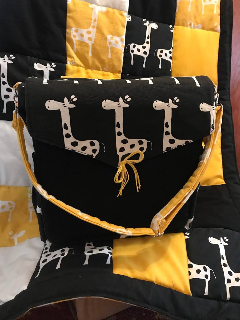 Moderne Giraffe Babytasche & Decke Schwarz, Gelb Und Weiß von SeamsofGraceBoutique