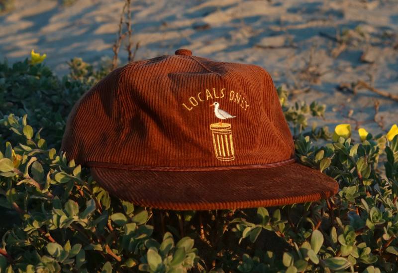 Lokale Nur 5 Panel Cord Hut in Braun Lokale Nur 5 Panel Cord Hut in Braun von SearchPartyApparel