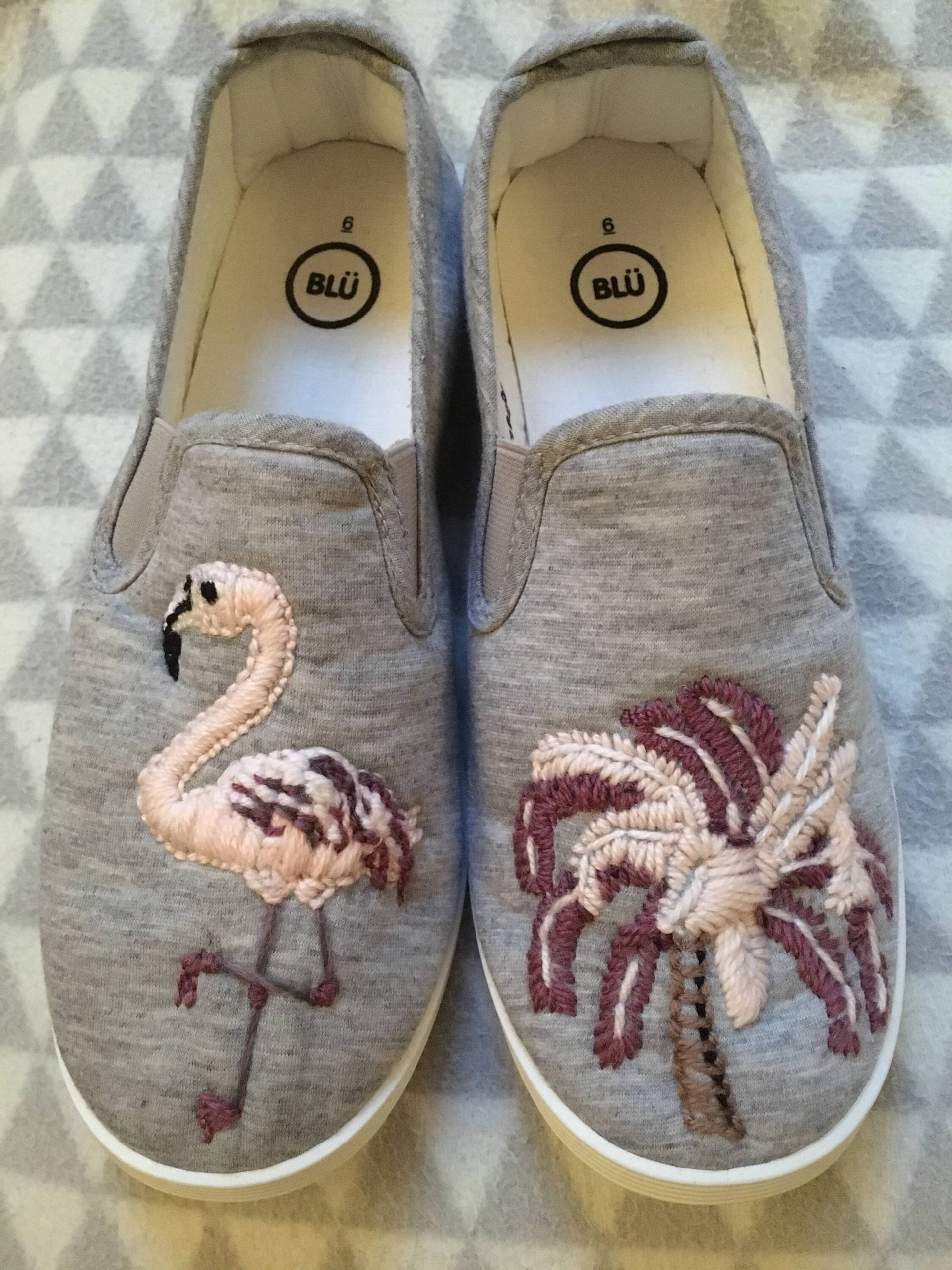 Bestickte Flamingo Und Palmen Schuhe Bestickte Flamingo Und Palmen Schuhe von SeasThisMoment