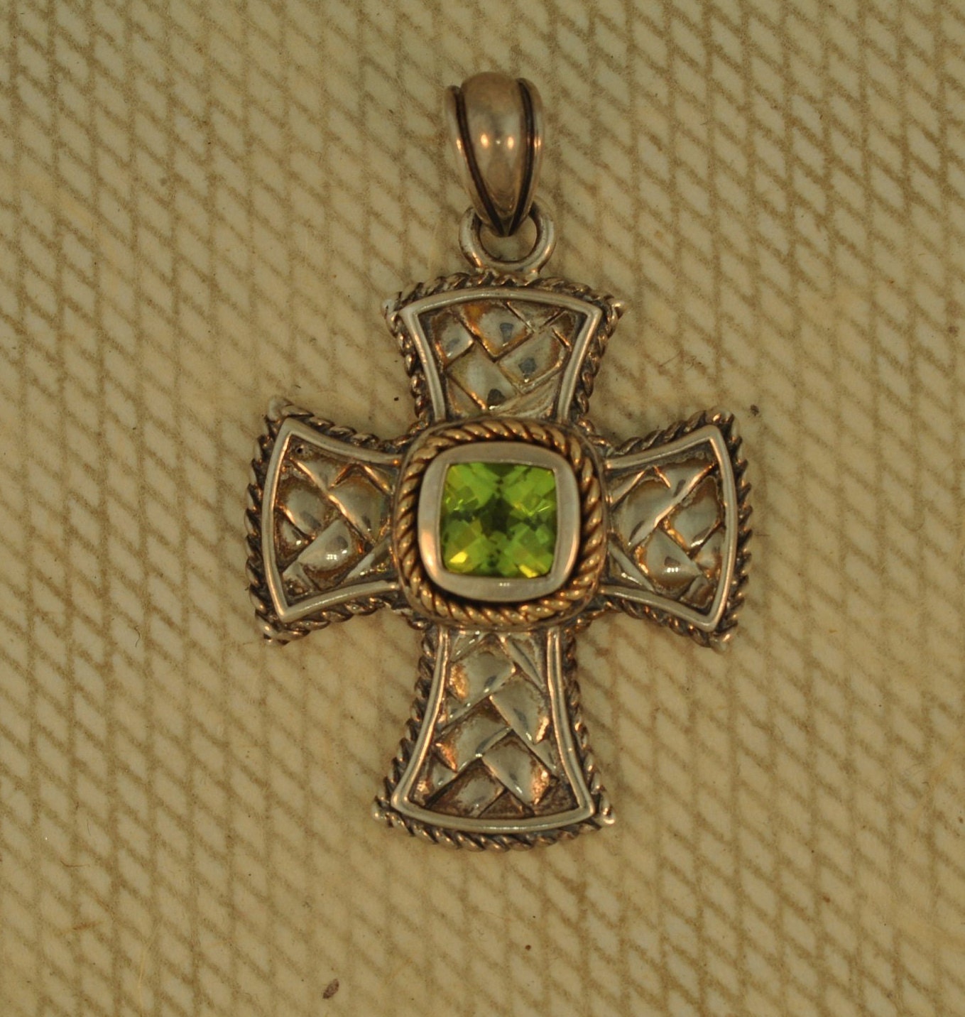 sterling Silber, 585 Gold Und Peridot Kreuz von SeashoreBoutique