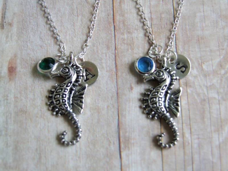 Seepferdchen Halsketten, Satz Von Zwei Personalisierte Am Besten Freunde Geschenk, Birthstone Halskette, Erste Schwestern Halsketten Seepferdchen Halsketten, Satz Von Zwei Personalisierte Am Besten Freunde Geschenk, Birthstone Halskette, Erste Schwestern Halsketten von SeashoreStories