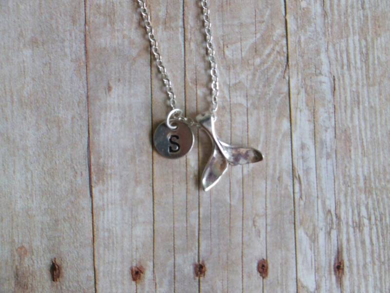 sterling Silber Whale Tail Halskette, Hand Gestempelt Wal Erste Halskette von SeashoreStories