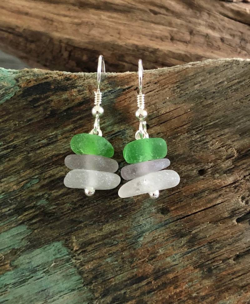 Sea Glass Jewelry - Grün, Lila Und Weiß Ohrringe Aus Meerglas Sea Glass Jewelry - Grün, Lila Und Weiß Ohrringe Aus Meerglas von Seasidebyarlene3
