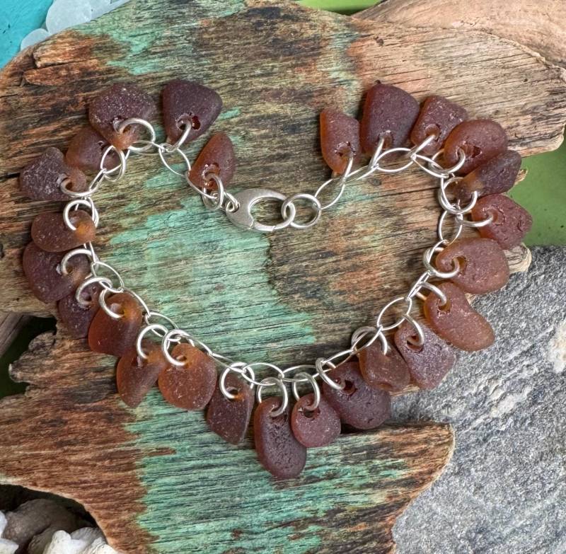 Seeglasschmuck - 25 Teile Aus Braunem Seeglas An Einem Armband Sterlingsilber Seeglasschmuck - 25 Teile Aus Braunem Seeglas An Einem Armband Sterlingsilber von Seasidebyarlene3