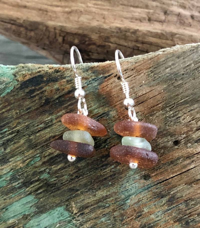Seeglasschmuck - Ohrringe Aus Braunem Und Moosgrünem Seeglas Seeglasschmuck - Ohrringe Aus Braunem Und Moosgrünem Seeglas von Seasidebyarlene3