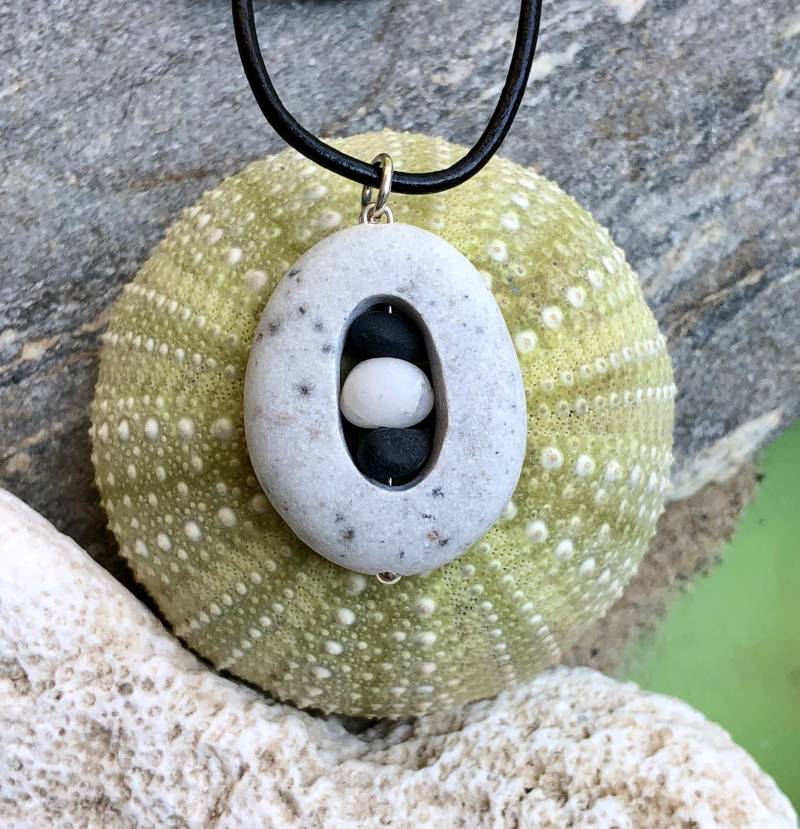 Strandstein Schmuck - Halskette Mit Steinhaufen Stapel Strandstein Schmuck - Halskette Mit Steinhaufen Stapel von Seasidebyarlene3