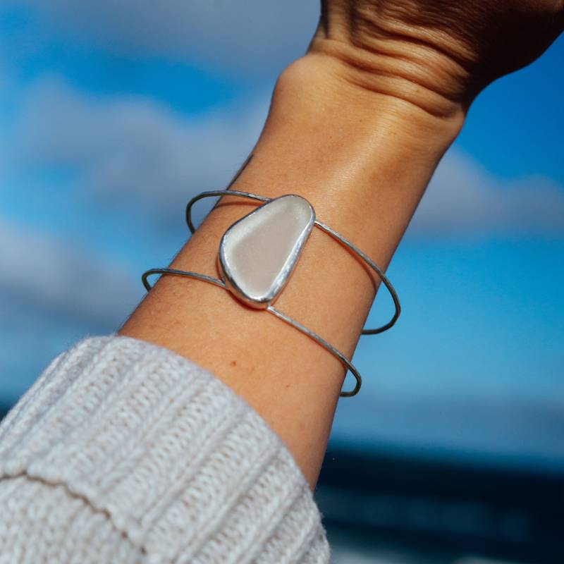 Meerglas Armreif Verstellbar- Weiß Durchsichtig - Sterling Silber 925 Gehämmert von SeasidemorningsShop