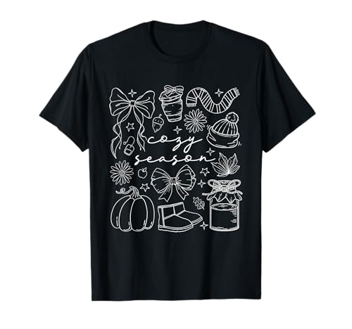 Cozy Season Herbst Kürbis Herbst Schleife Kerze Hut Schal Stiefel T-Shirt Cozy Season Herbst Kürbis Herbst Schleife Kerze Hut Schal Stiefel T-Shirt von Seasonal Cozy Autumn Fall Holiday Graphic Outfit