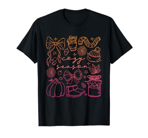 Cozy Season Herbst Kürbis Herbst Schleife Kerze Hut Schal Stiefel T-Shirt Cozy Season Herbst Kürbis Herbst Schleife Kerze Hut Schal Stiefel T-Shirt von Seasonal Cozy Autumn Fall Holiday Graphic Outfit