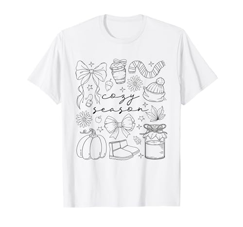 Cozy Season Herbst Kürbis Herbst Schleife Kerze Hut Schal Stiefel T-Shirt Cozy Season Herbst Kürbis Herbst Schleife Kerze Hut Schal Stiefel T-Shirt von Seasonal Cozy Autumn Fall Holiday Graphic Outfit