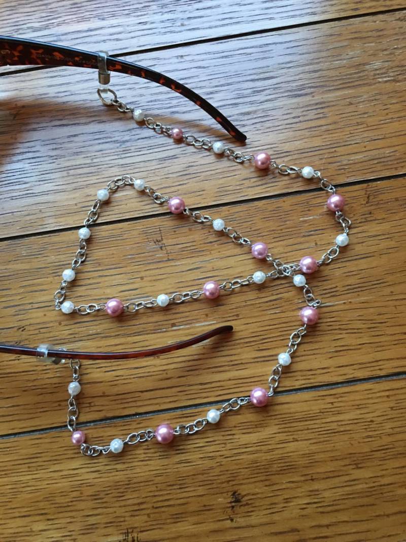 Brillen Kette. Rosa Und Weiße Perle. Silberkette Brillen Kette. Rosa Und Weiße Perle. Silberkette von SeasonalMarie