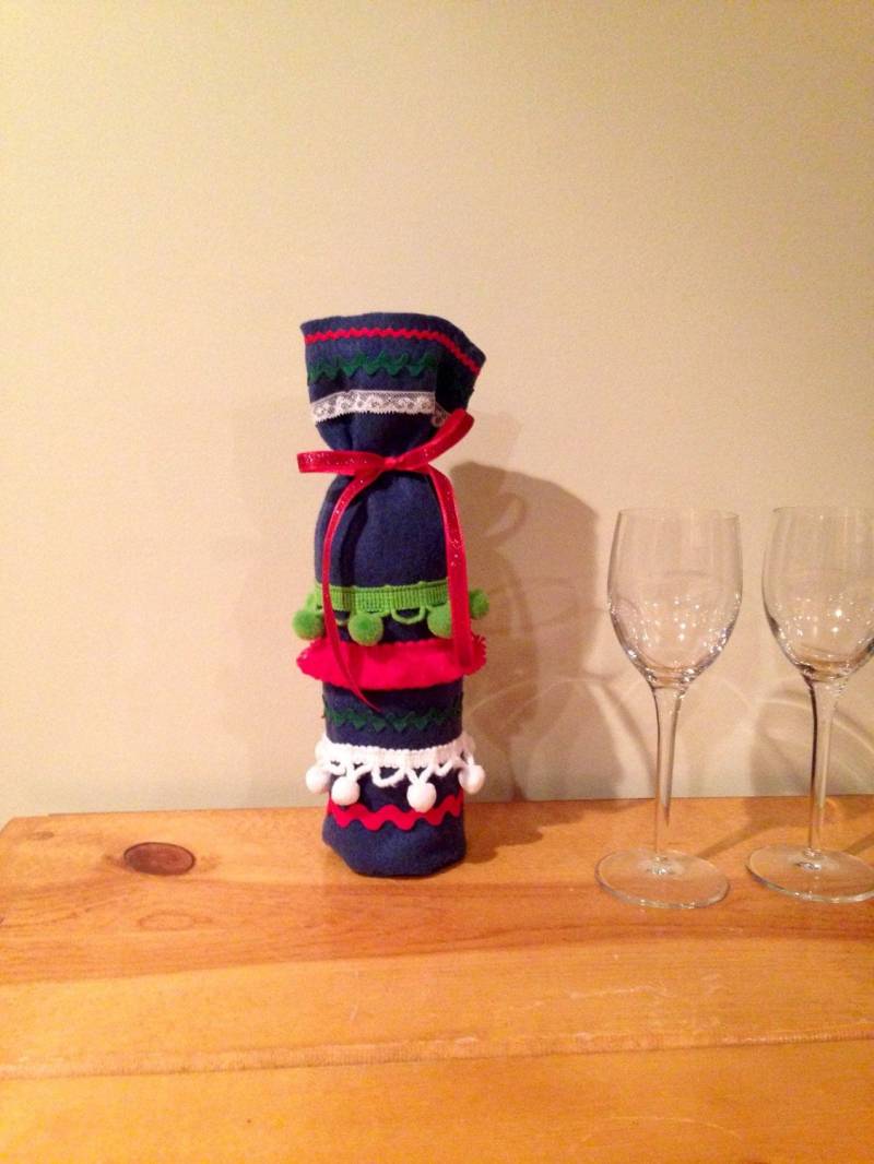 Flasche Geschenktüte. Weinflasche Dekorativer Geschenkbeutel. Weihnachten. Urlaub. Hässlicher Pullover von SeasonalMarie