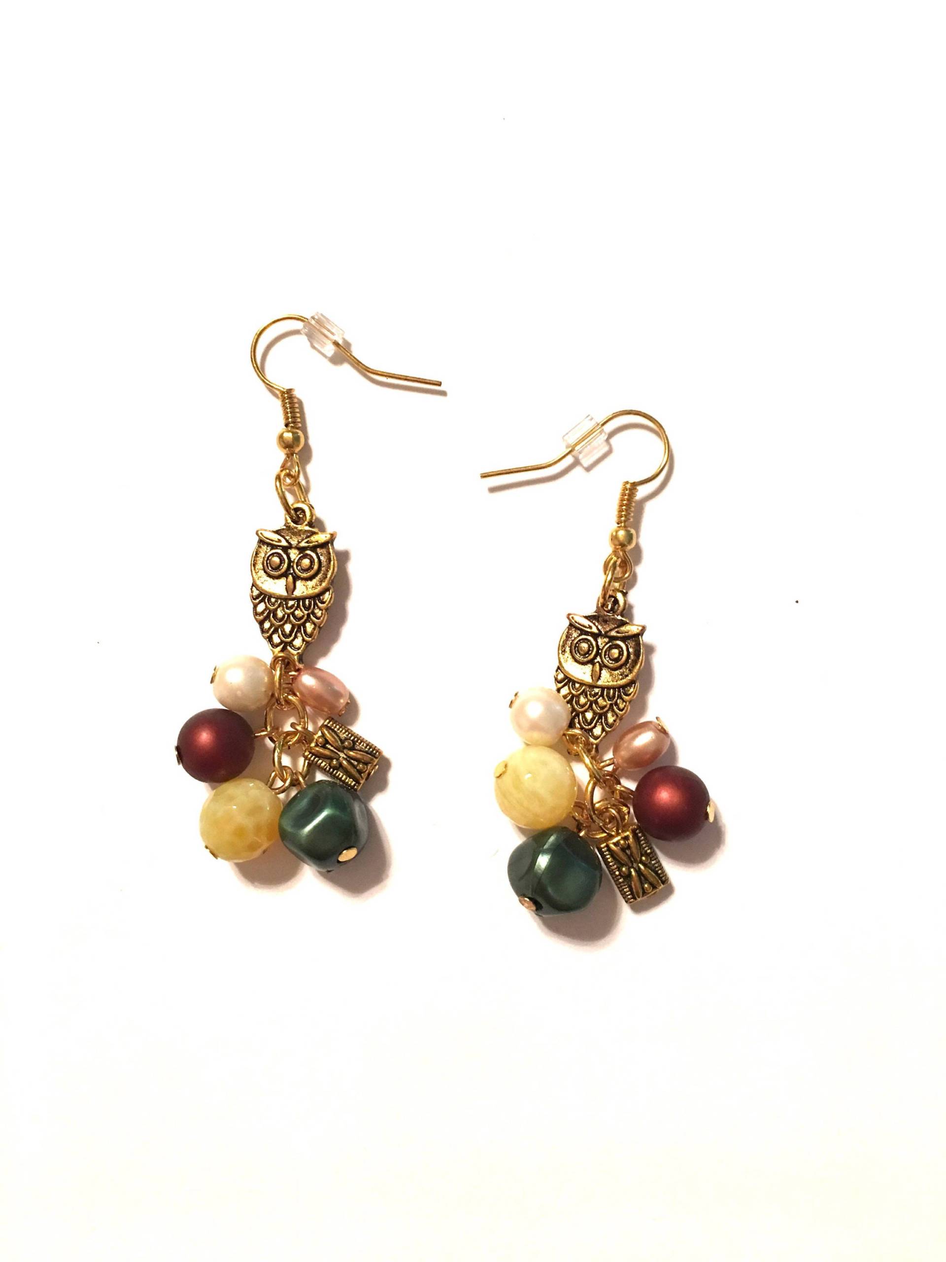 Ohrringe. Goldfarbene Eulen Und Perlen Charms. Goldohrstecker. 2, 25 Zoll Lang Aufhängen von SeasonalMarie