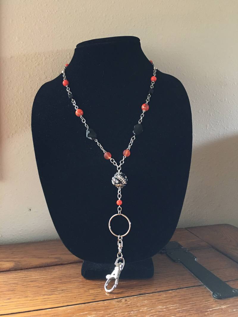 Schlüsselband. Perlen. Schwarz, Orange Und Silber. Kette. Button Halter Schlüsselband. Perlen. Schwarz, Orange Und Silber. Kette. Button Halter von SeasonalMarie