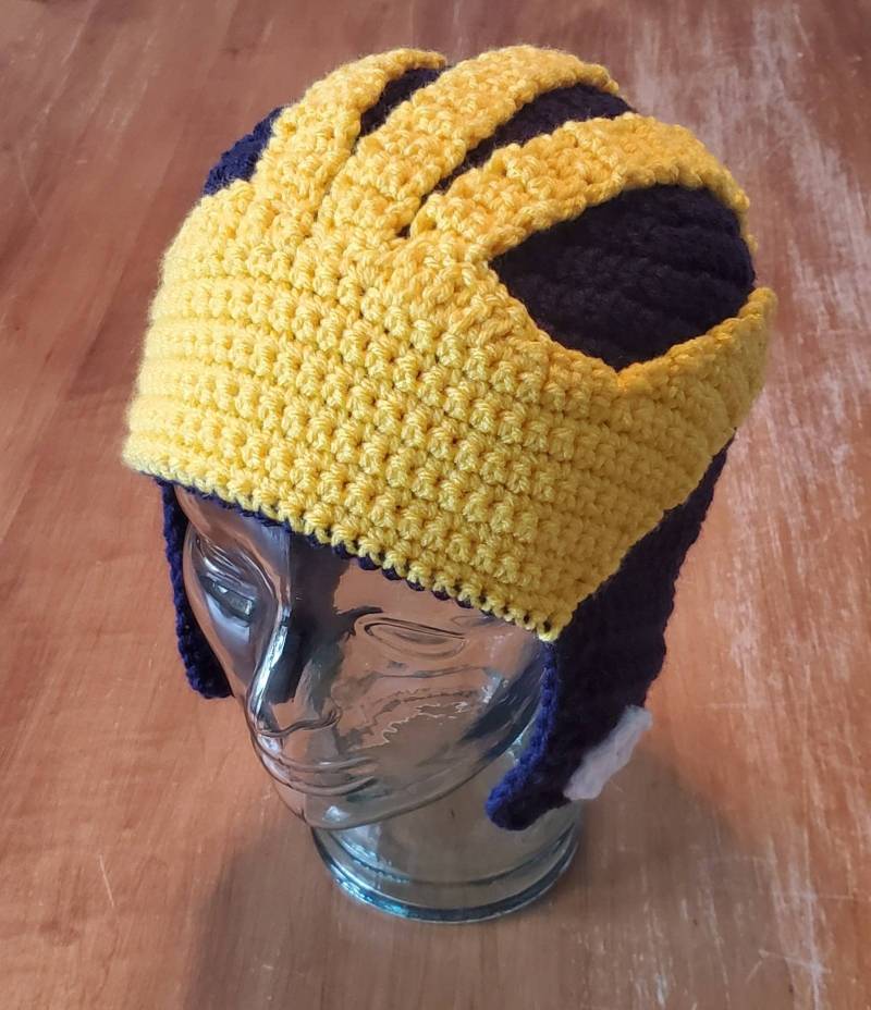 Von Der Universität Von Michigan Inspirierter Helm-Hut Von Der Universität Von Michigan Inspirierter Helm-Hut von SeasonalMoose