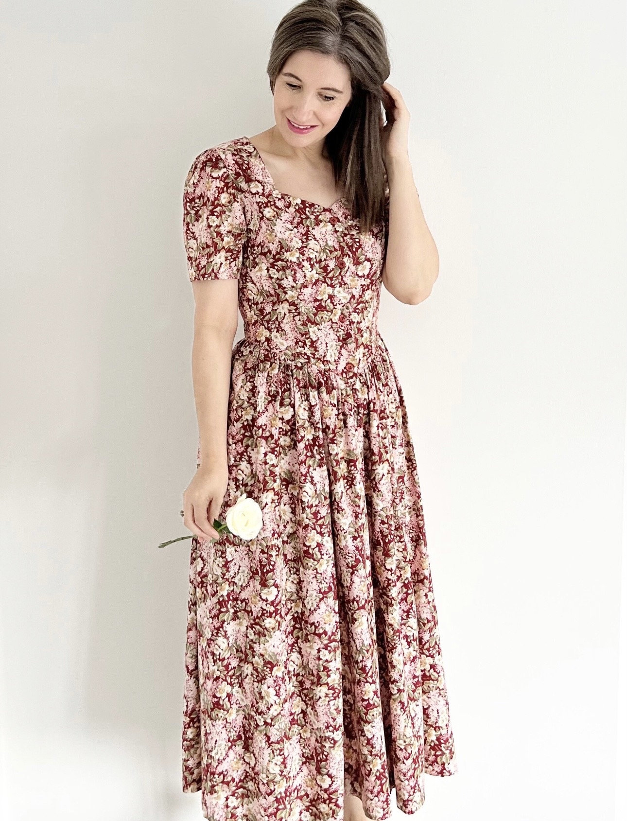 Vintage Laura Ashley Kleid | Uk 12 Frühling Sommer Rose Midi Baumwollkleid Mit Taschen Vintage-Kleid Aus Baumwolle Blumenmuster von SeasonallyDressed