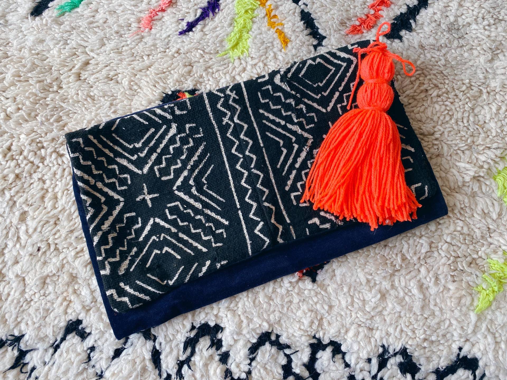 Clutch Aus Schlammstoff Mit Quaste Clutch Aus Schlammstoff Mit Quaste von SeatThreads