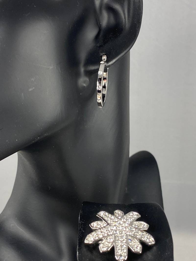 Swarovski Brosche Und Hoop Ohrringe von Seboah