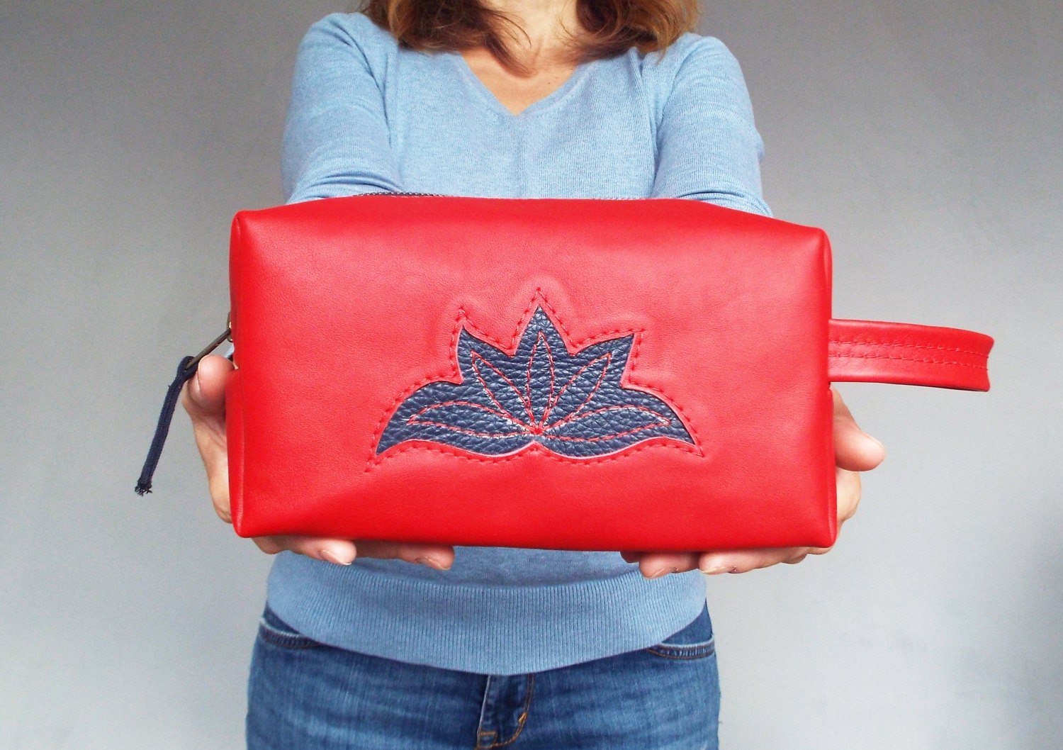Kosmetiktasche Leder. Rote Leder Kulturbeutel. Leder-Reise-Etui. Kosmetik, Organizer. Make-Up Tasche Kosmetiktasche Leder. Rote Leder Kulturbeutel. Leder-Reise-Etui. Kosmetik, Organizer. Make-Up Tasche von Secinski