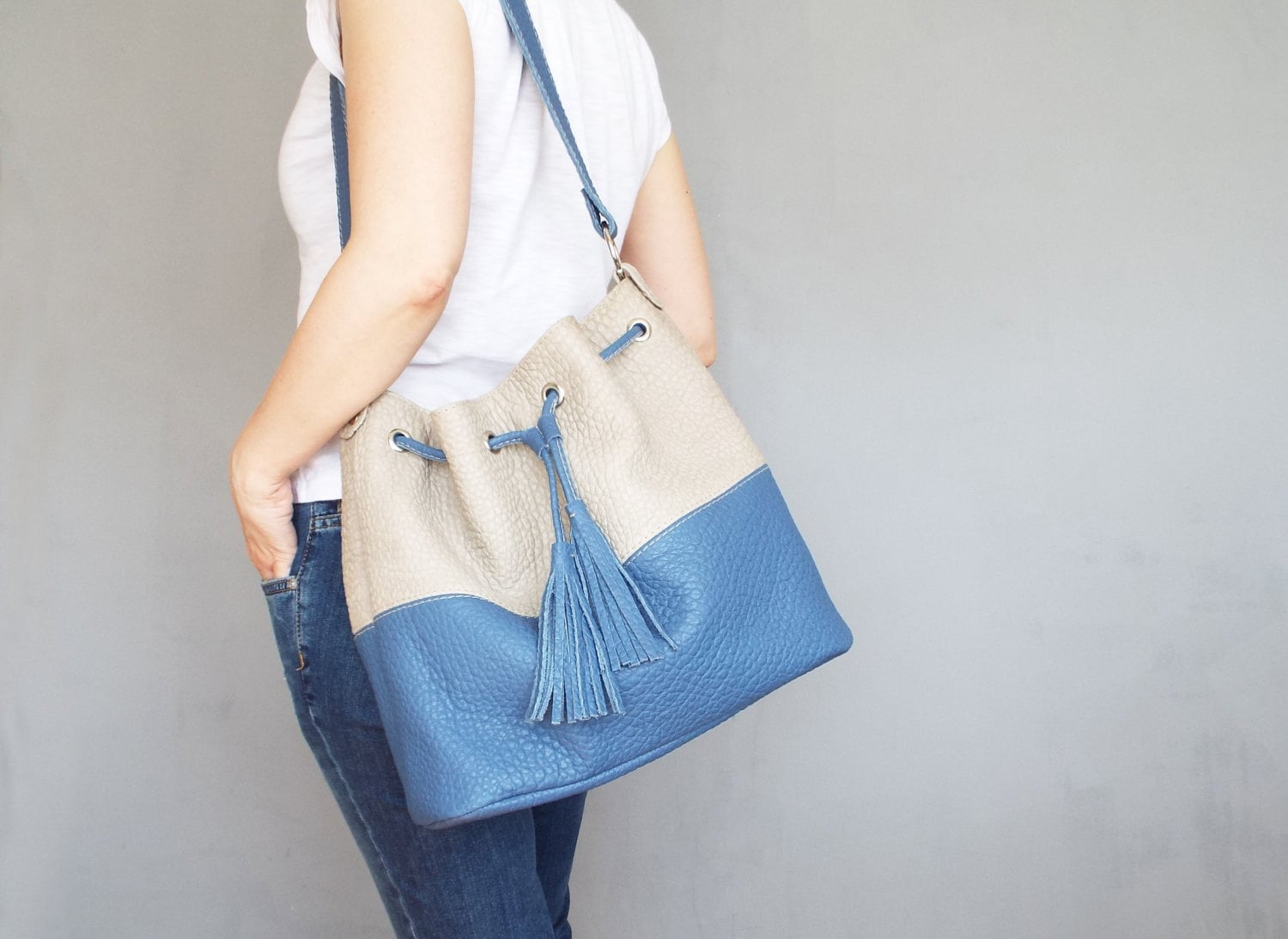 Leder-Beuteltasche. Frauen-Eimer-Ledertasche. Eimer-Hobo-Tasche. Tunnelzug-Ledertasche. Leder Hobotasche Leder-Beuteltasche. Frauen-Eimer-Ledertasche. Eimer-Hobo-Tasche. Tunnelzug-Ledertasche. Leder Hobotasche von Secinski