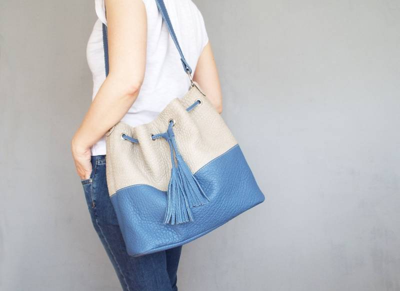 Leder-Beuteltasche. Frauen-Eimer-Ledertasche. Eimer-Hobo-Tasche. Tunnelzug-Ledertasche. Leder Hobotasche von Secinski