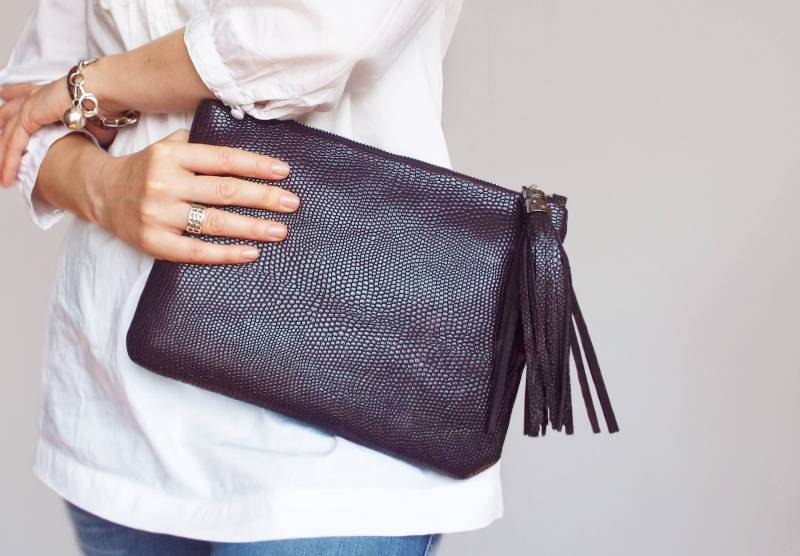 Leder-Handtasche. Abend-Leder-Clutch. Leder-Quaste-Kupplung. Strukturierte Leder Clutch Geldbörse. Lila Kupplung Geldbeutel Leder-Handtasche. Abend-Leder-Clutch. Leder-Quaste-Kupplung. Strukturierte Leder Clutch Geldbörse. Lila Kupplung Geldbeutel von Secinski