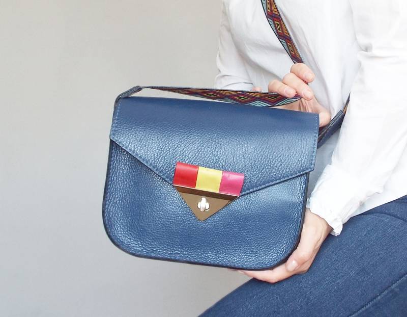 Leder-Messenger-Tasche Blau. Leder Geldbörse Klein Bunt. Blaue Lederhandtasche Leder-Messenger-Tasche Blau. Leder Geldbörse Klein Bunt. Blaue Lederhandtasche von Secinski