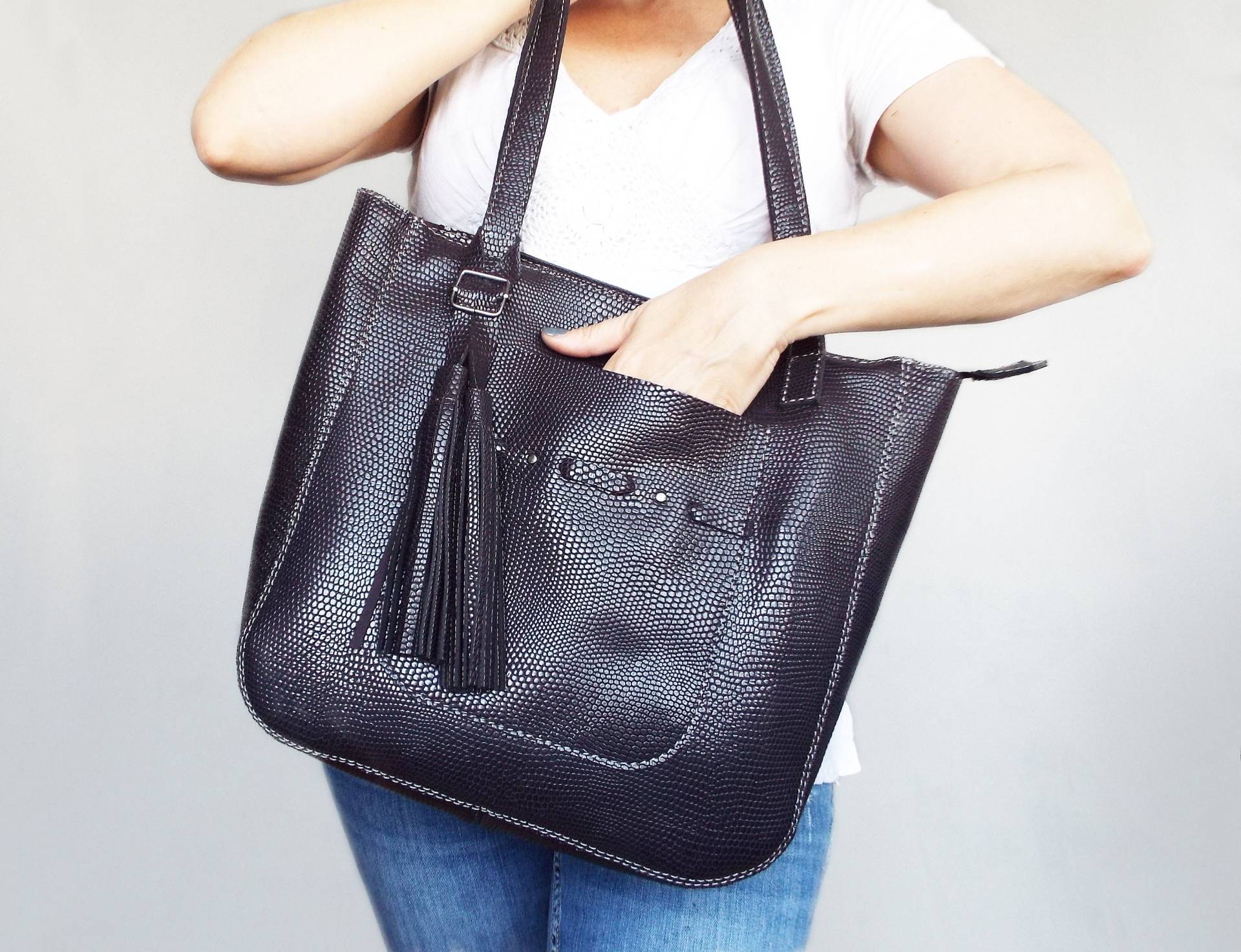 Leder Tasche Lederumhängetasche. Geldbörse. Lila, Grau Ledertasche. Sommer Quaste Leder Tasche Lederumhängetasche. Geldbörse. Lila, Grau Ledertasche. Sommer Quaste von Secinski