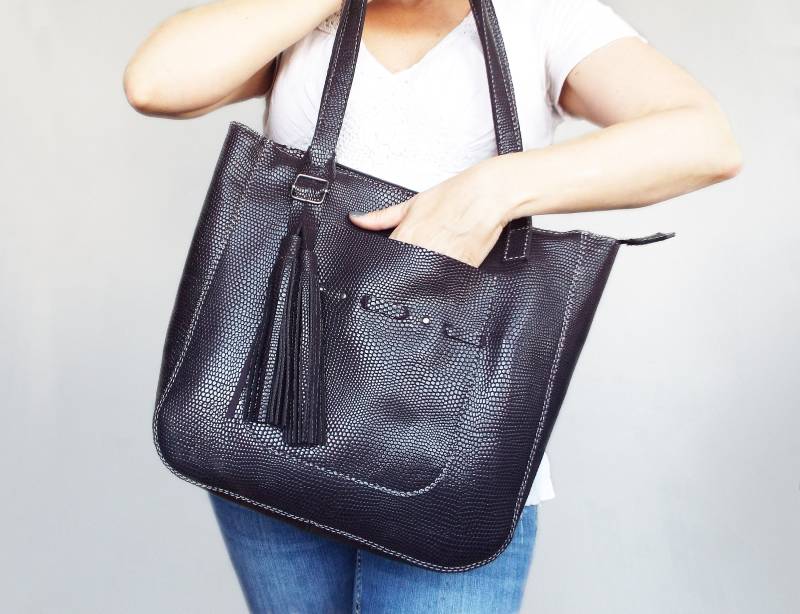 Leder Tasche Lederumhängetasche. Geldbörse. Lila, Grau Ledertasche. Sommer Quaste von Secinski