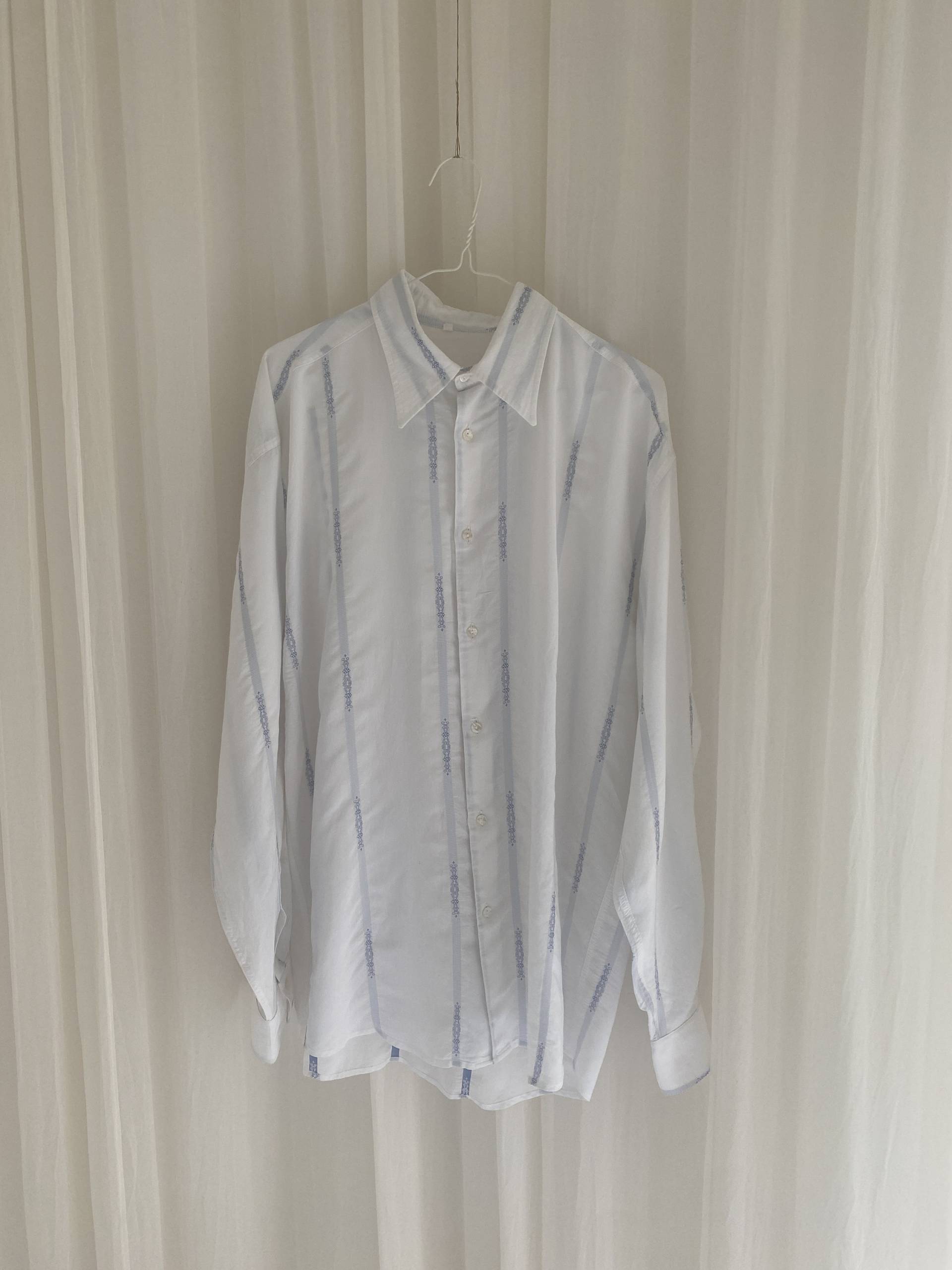 Hemd Mit Blauem Webmuster Hemd Mit Blauem Webmuster von SecndLabel