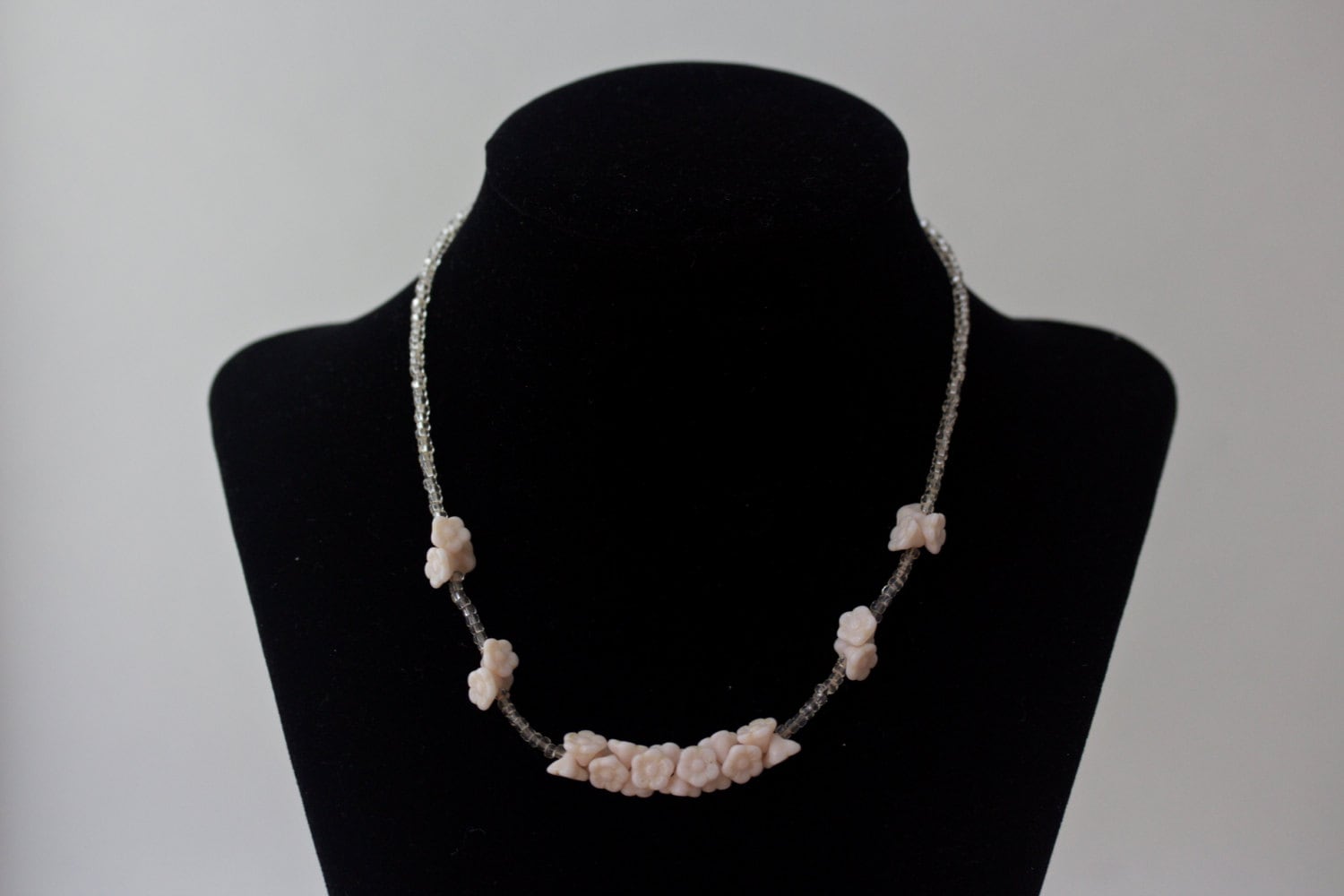 Vintage Glass Bead Und Rosa Floral Halskette von SecondActShop