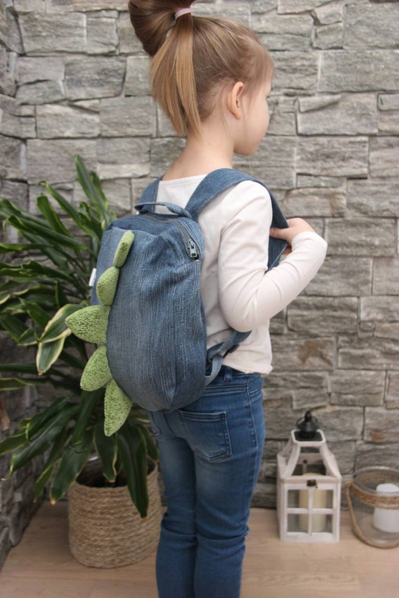 Drachenrucksack, Upcycled Denim Vorschulrucksack, Kleinkind Jeans Rucksack, Dino Kinder Jungen Tasche von SecondBirthday