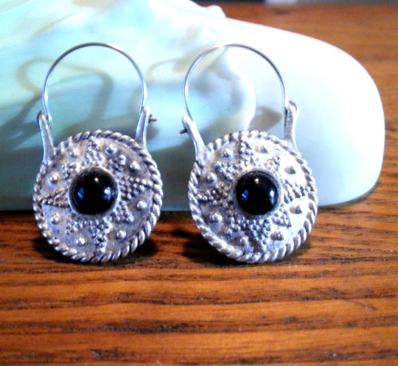 Vintage Sterling Silber Funky Boho Hängende Ohrringe Mit Schwarzen Onyx Steinen 16.7Gr von SecondHandSadie