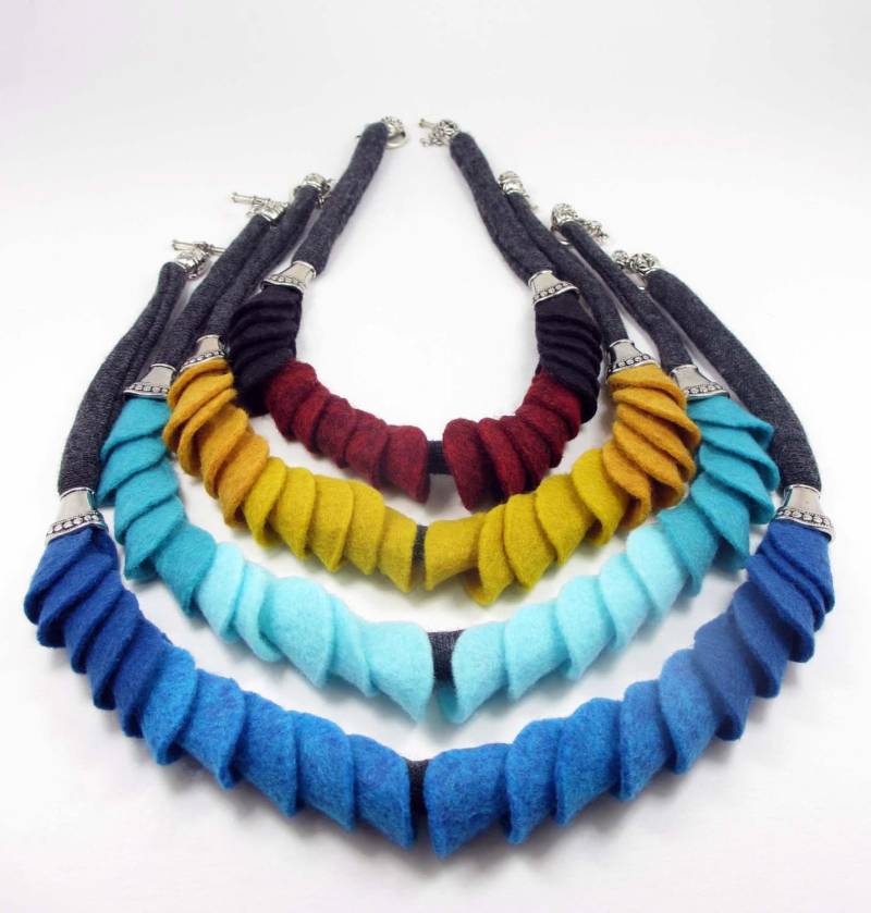 Ombre Aussage Fühlte, Fühlte Halskette, Burgunder Gelbe Filzkette, Türkis Blauen Filz Ooak Halskette Ombre Aussage Fühlte, Fühlte Halskette, Burgunder Gelbe Filzkette, Türkis Blauen Filz Ooak Halskette von SecondSkein