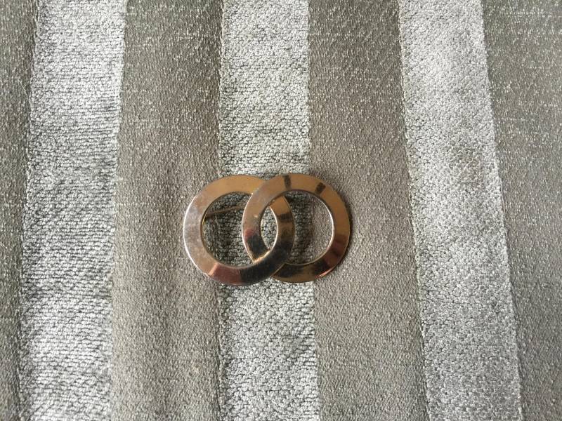 Doppel-Kreis Gold Ton Brosche Kostüm Pin von SecondSymphony