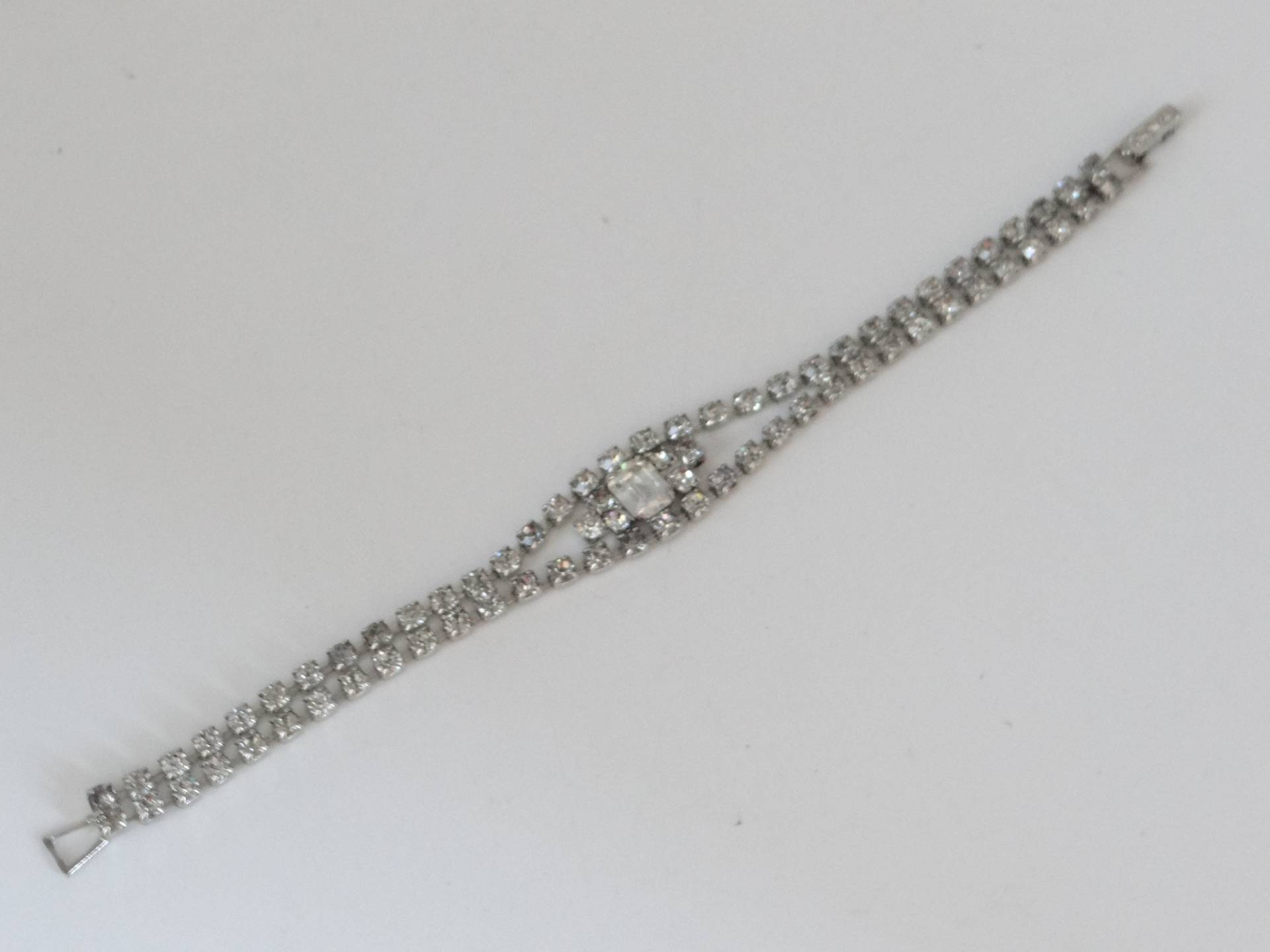 Hübsches Vintage Facettiertes Strass Armband - Braut Abschlussball Kotillion Schmuck Für Besondere Anlässe Mit Schnappverschluss Klassisch Elegantes von SecondWindShop
