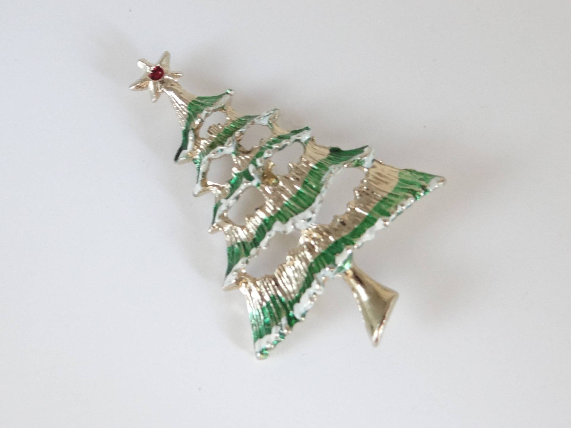 Jahrgang Weihnachtsbaum Brosche Rot Strassstern Mit Grünen Schnee Gekippt Äste Auf Einem Gold-Ton-Einstellung von SecondWindShop