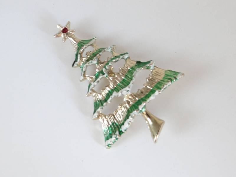 Jahrgang Weihnachtsbaum Brosche Rot Strassstern Mit Grünen Schnee Gekippt Äste Auf Einem Gold-Ton-Einstellung von SecondWindShop