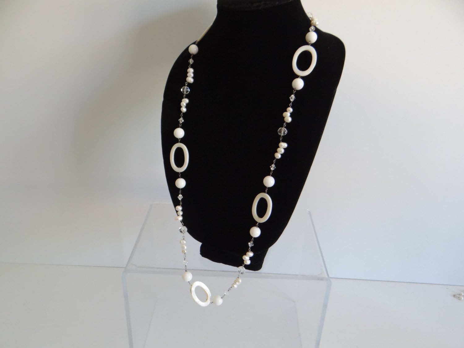 Tahitiperle Und Perlmutt Loop Halskette Mit Kristall & Weiße Perle Akzente Auf Sterling Silber Kette Doppelstrang von SecondWindShop