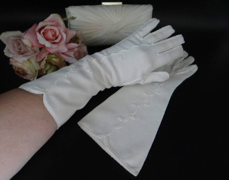 Vintage Elfenbein Über Dem Handgelenk Länge Handschuhe Mit Genähten Blume Und Rand Detail Sind Elegant Off White 12" Zoll von SecondWindShop